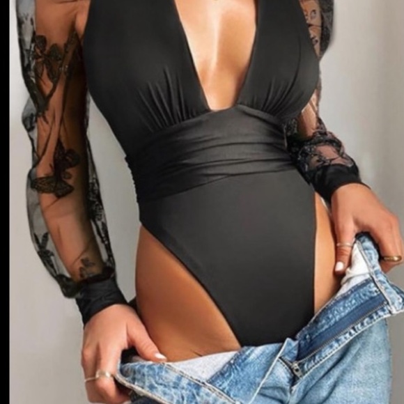 Sexy Deep V Neck Mesh Ruffle Sleeves W/Cross W/A Belt Like Tummy Tuck Bodysuit - Picture 4 of 8